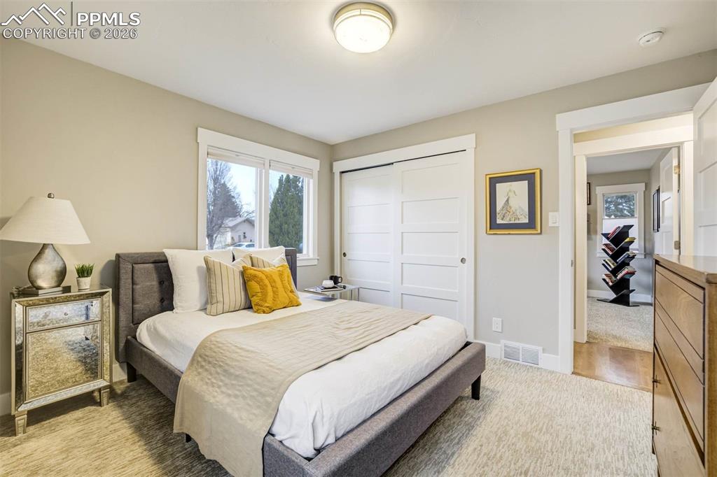 Image 30 of 50: Bedroom