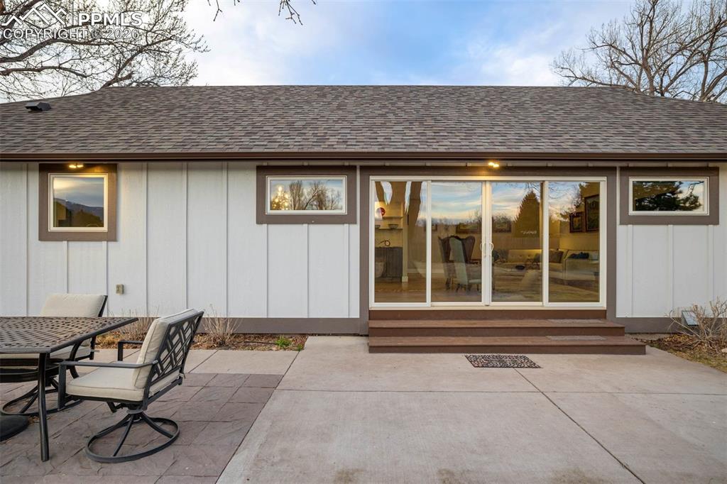 Image 39 of 50: Patio