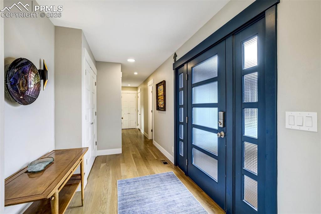 Image 4 of 50: Entry