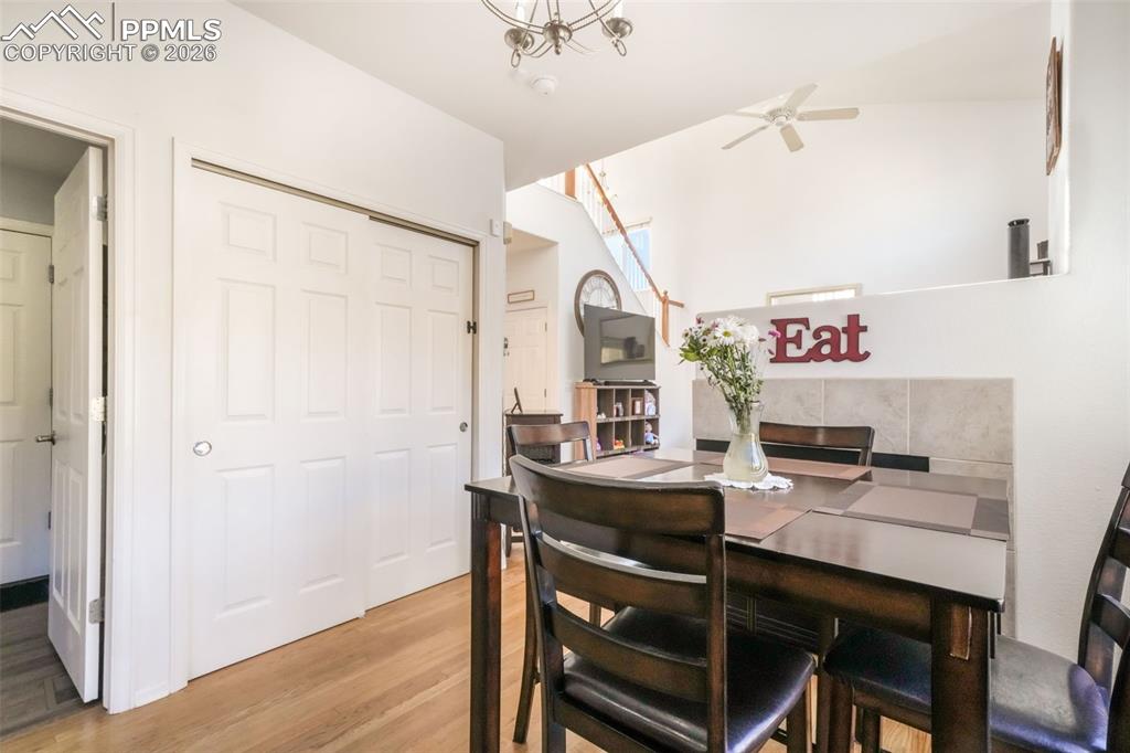 Image 13 of 50: Dining Area