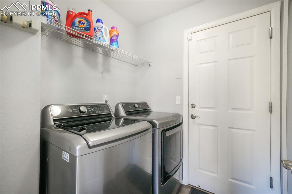 Image 15 of 50: Laundry