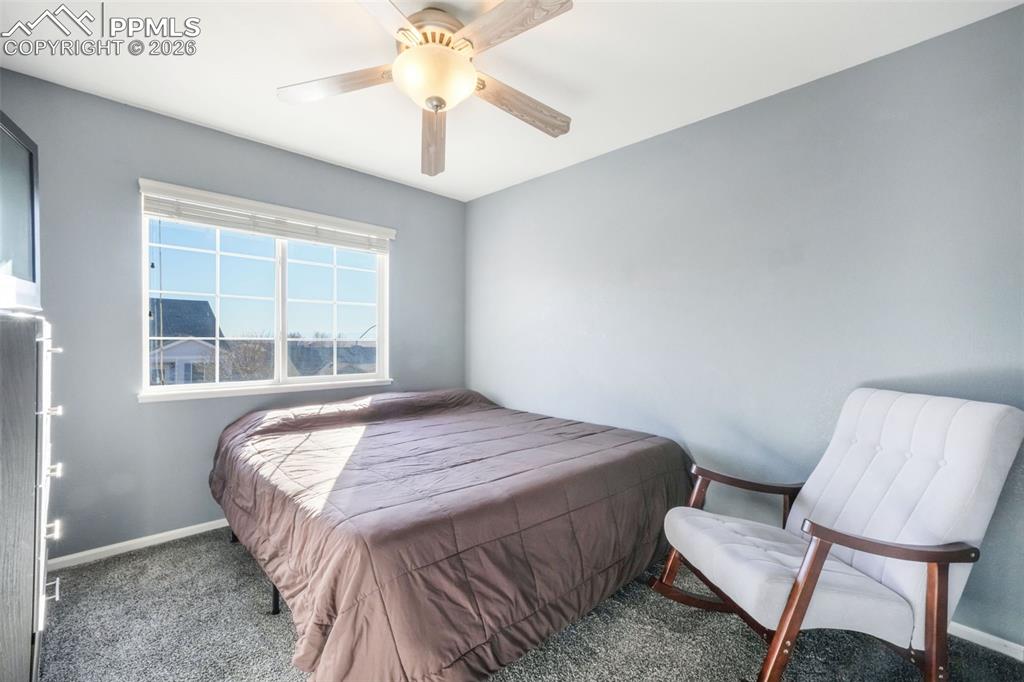 Image 31 of 50: Bedroom