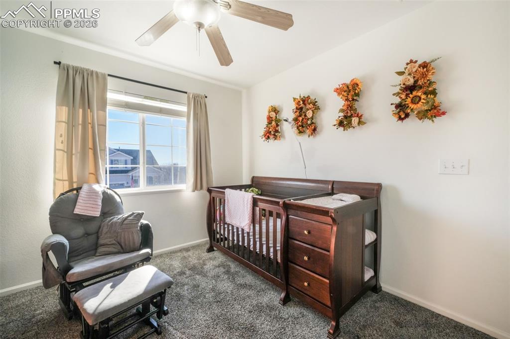 Image 34 of 50: Bedroom