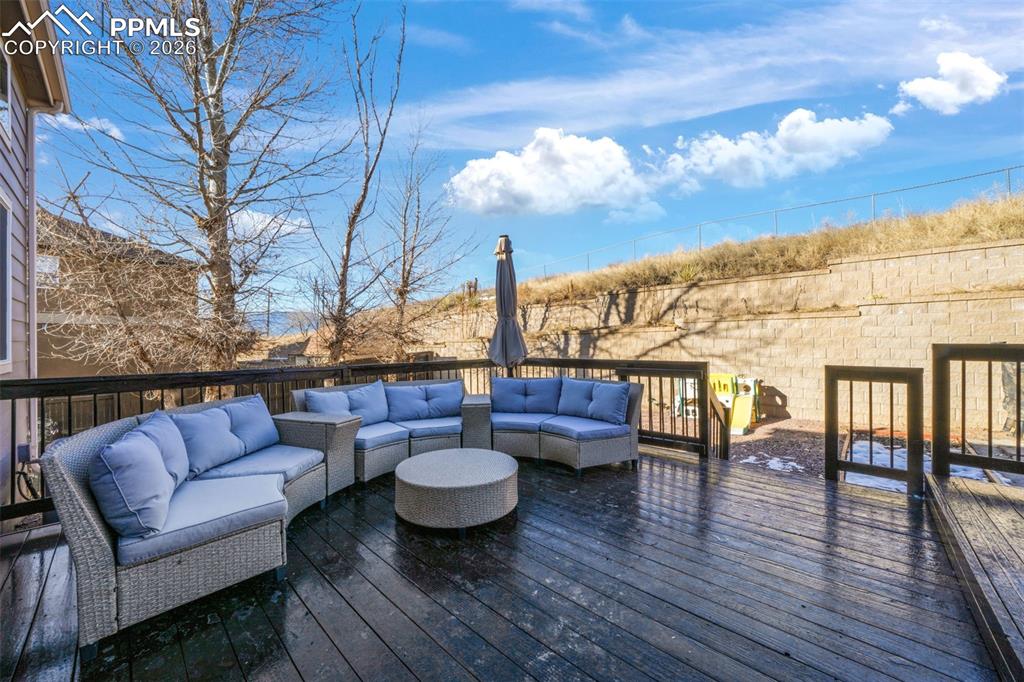 Image 43 of 50: Deck