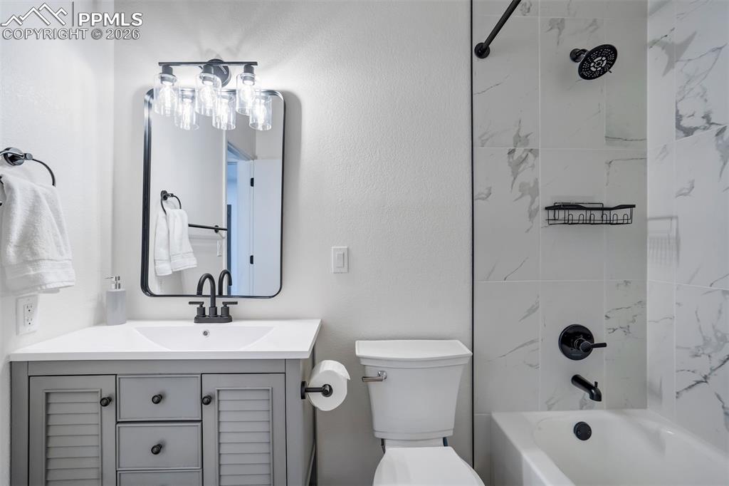 Image 22 of 39: Tub/shower with modern finishes. 
