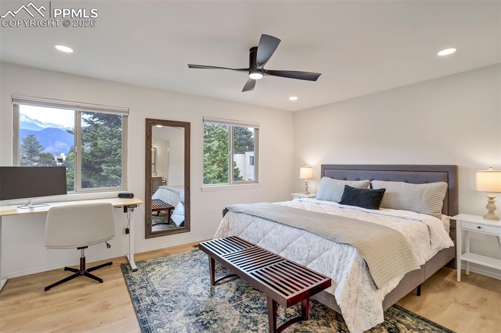 Image 25 of 39: Upper bedroom with that view again! 