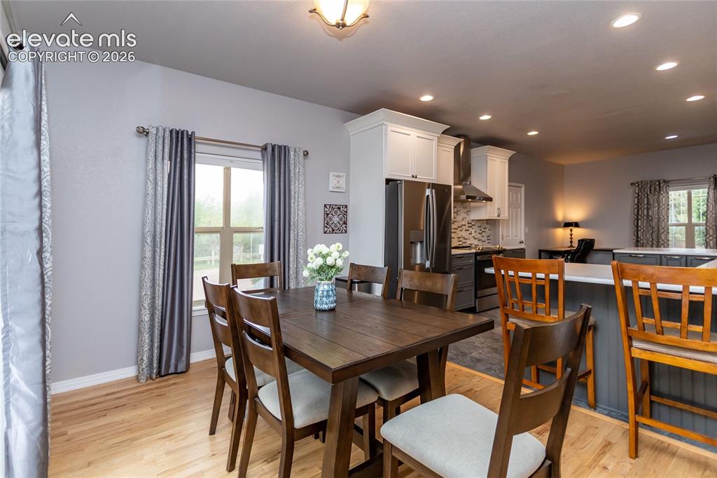 Image 11 of 44: Dining Area