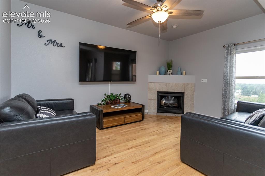 Image 13 of 44: Living Room