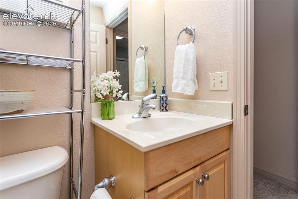 Image 27 of 44: Full bathroom in jr. suit