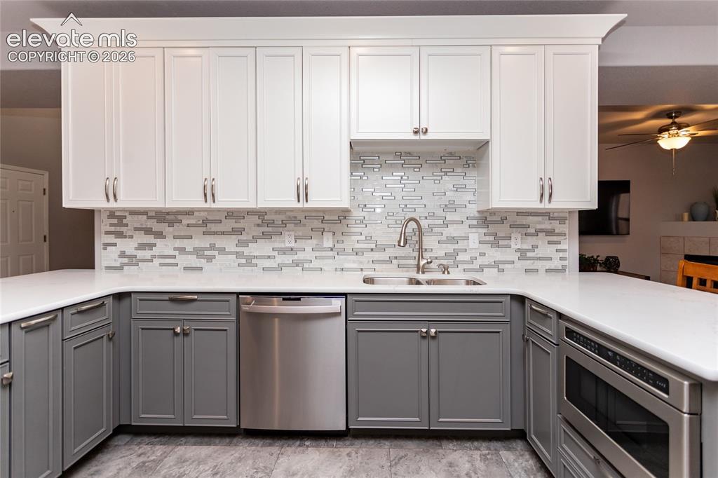 Image 4 of 44: Kitchen
