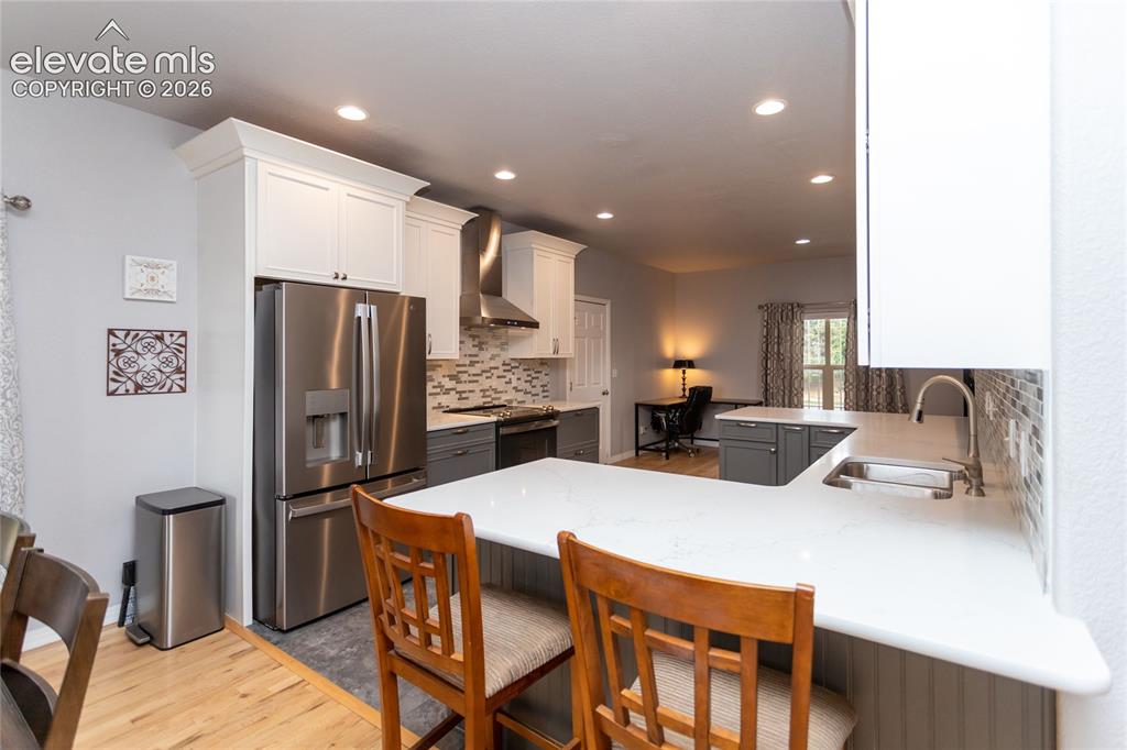 Image 9 of 44: Kitchen