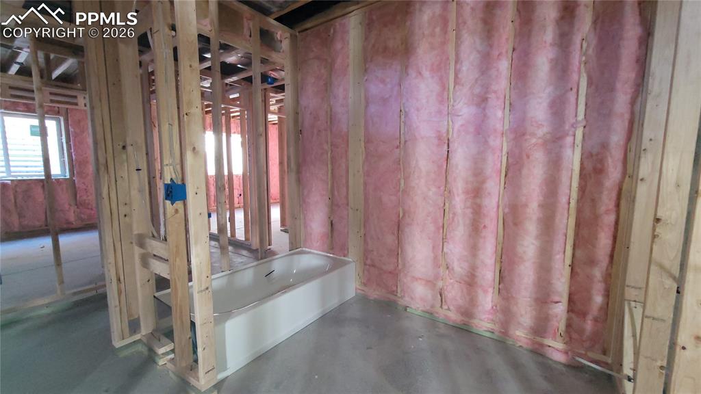 Image 13 of 17: Bathroom