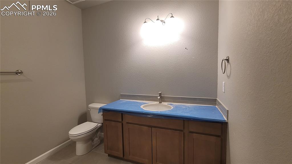 Image 22 of 25: Bathroom