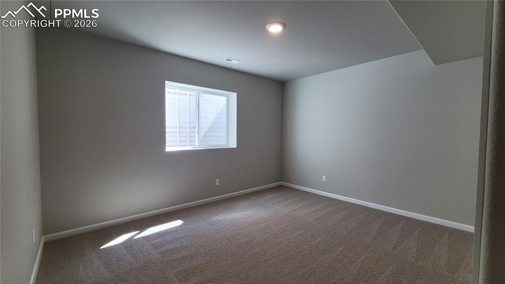 Image 33 of 38: Bedroom