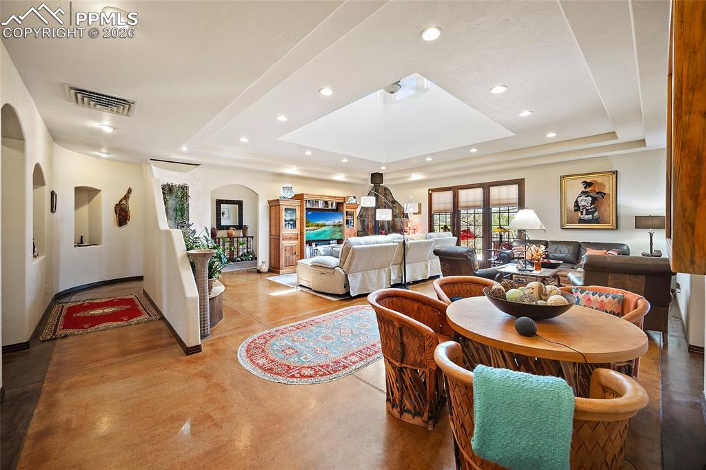 Image 13 of 47: Dining Area