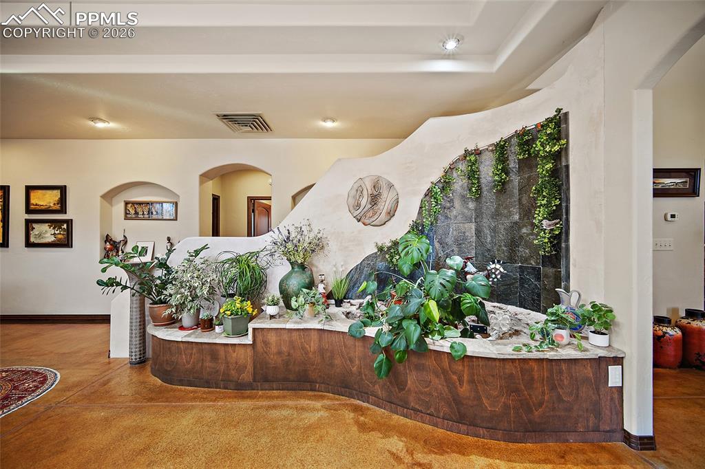 Image 17 of 47: Entry