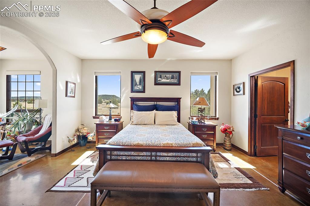 Image 21 of 47: Bedroom