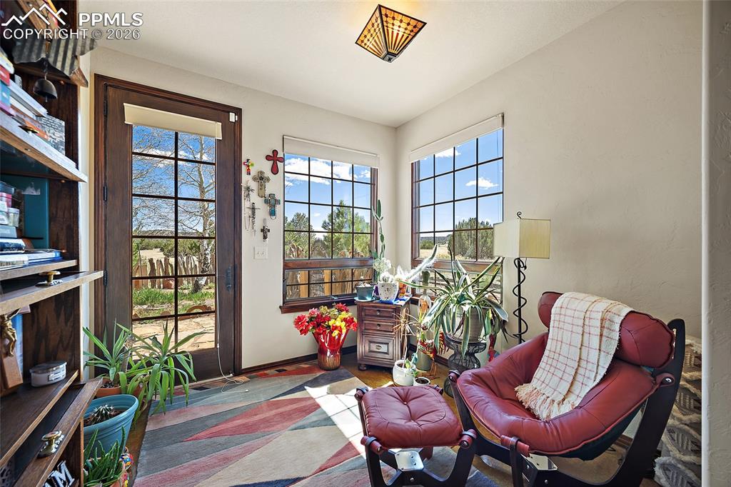 Image 22 of 47: Sitting Room