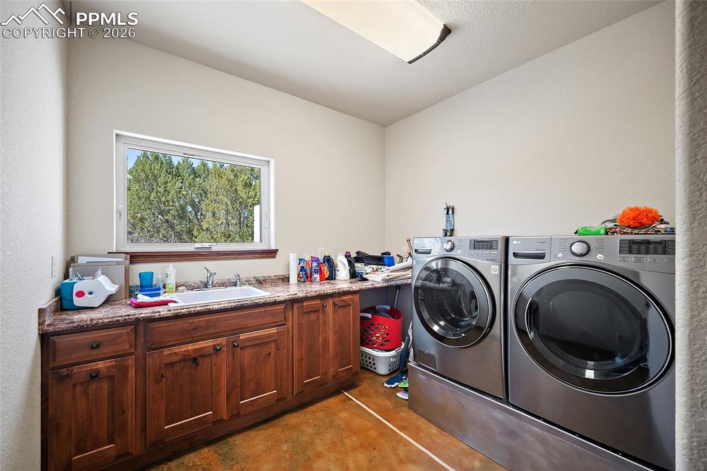 Image 31 of 47: Laundry