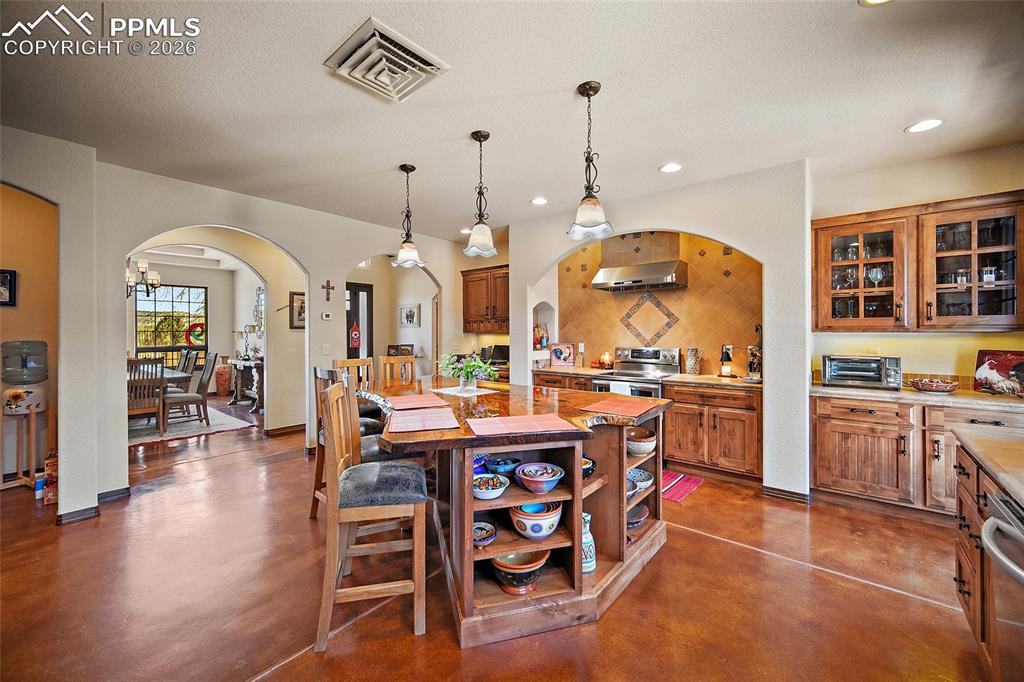 Image 7 of 47: Kitchen