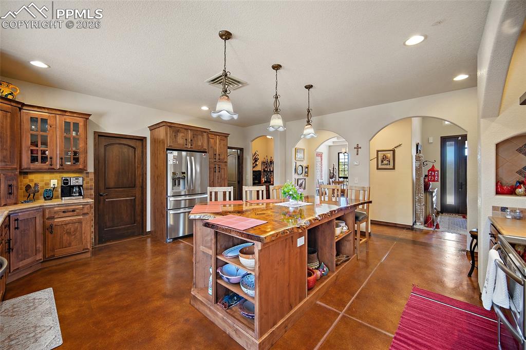 Image 8 of 47: Kitchen