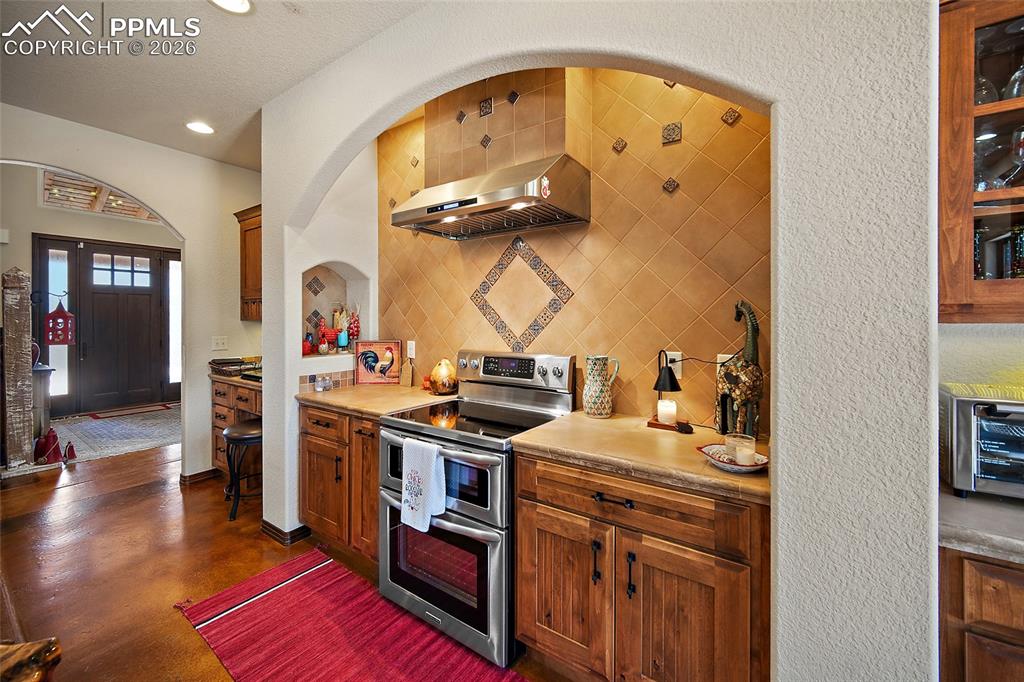 Image 9 of 47: Kitchen