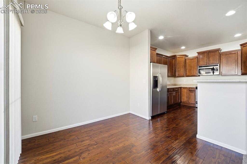 Image 19 of 50: Kitchen