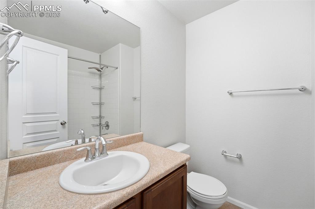 Image 24 of 50: Bathroom