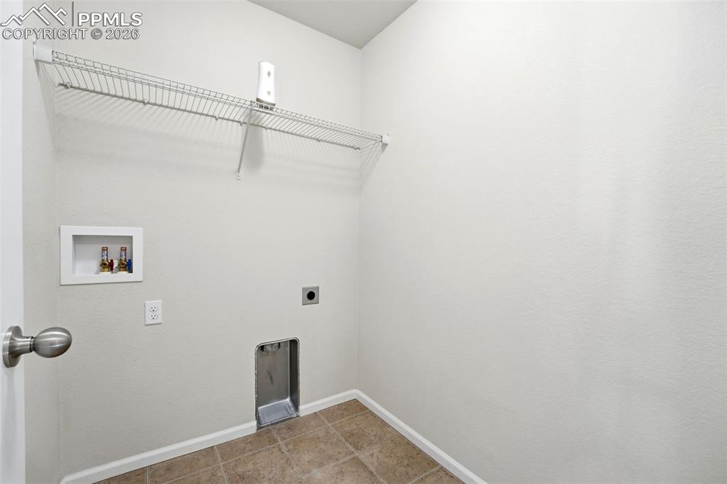 Image 25 of 50: Laundry