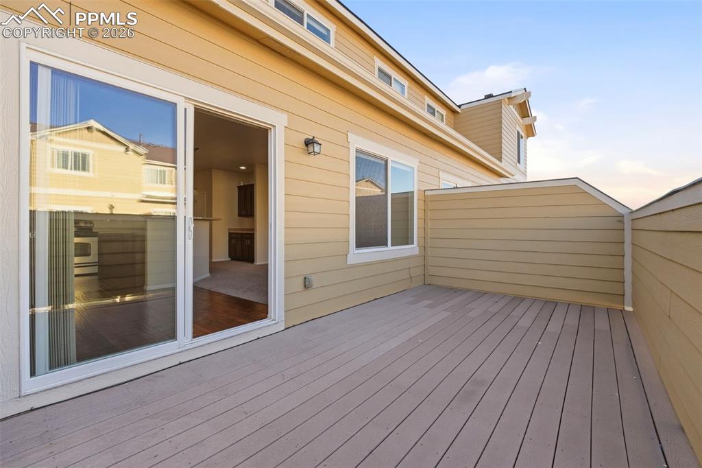 Image 39 of 50: Deck