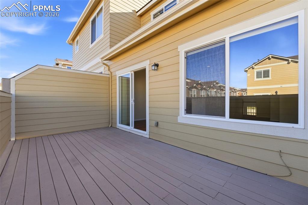 Image 40 of 50: Deck