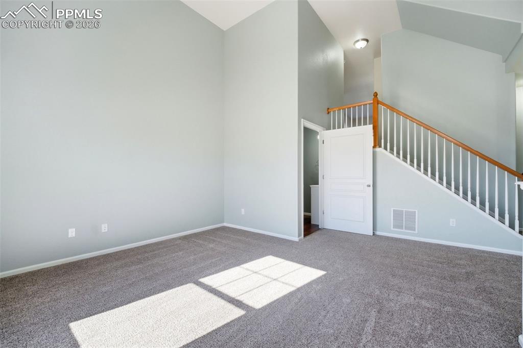 Image 5 of 50: Living Room