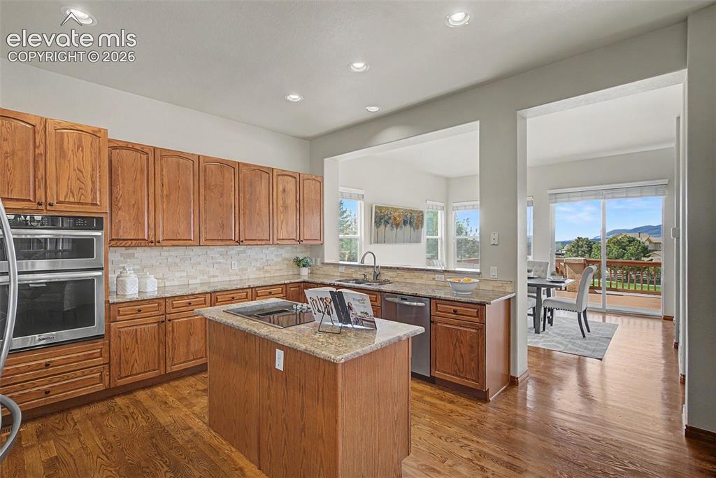 Image 16 of 50: Living Room