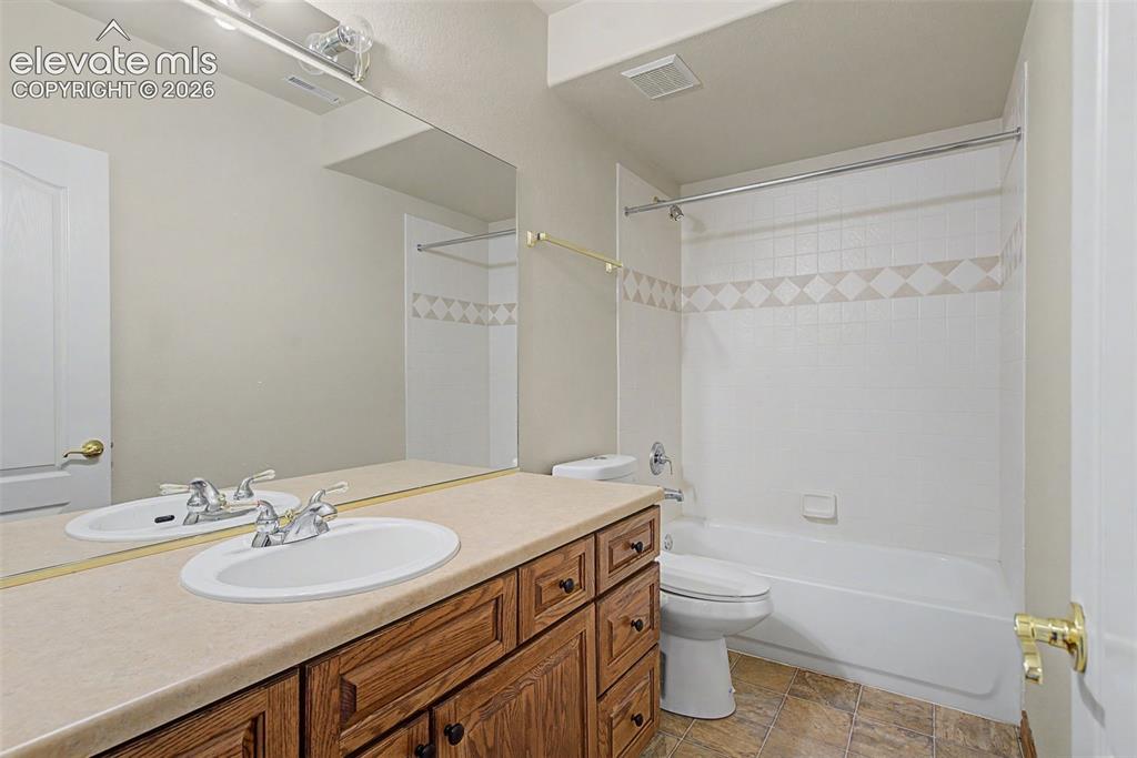 Image 39 of 50: Basement full-bath