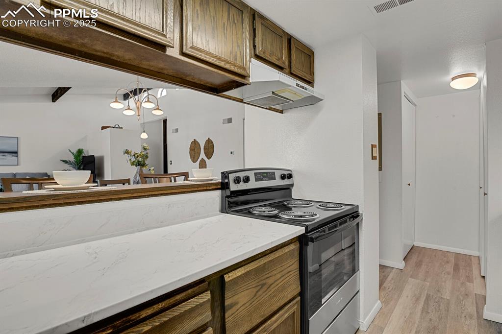 Image 12 of 31: Kitchen