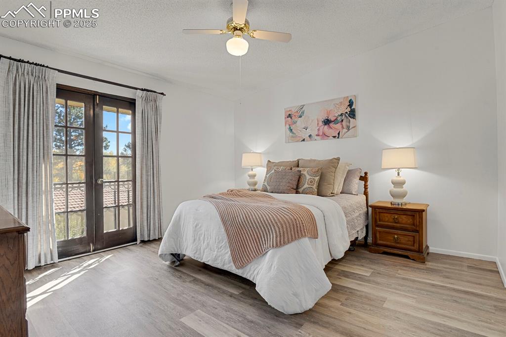 Image 16 of 31: Bedroom