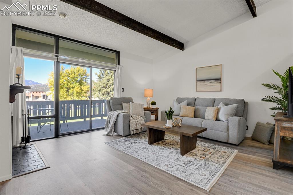 Image 4 of 31: Living Room