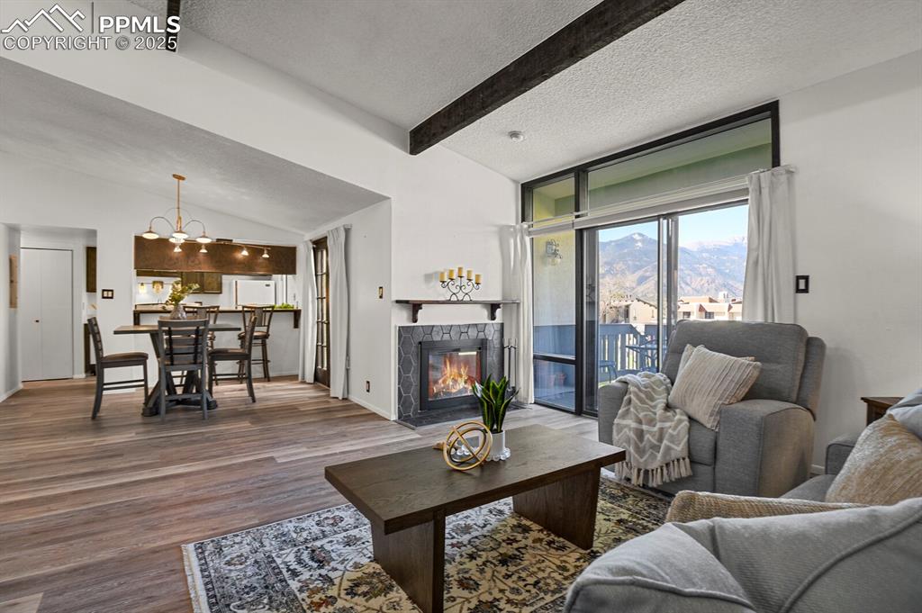 Image 6 of 31: Living Room