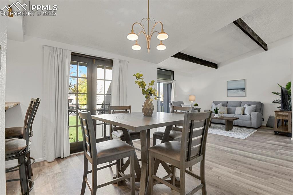 Image 7 of 31: Dining Area