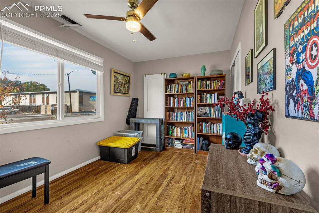 Image 10 of 29: Sitting Room