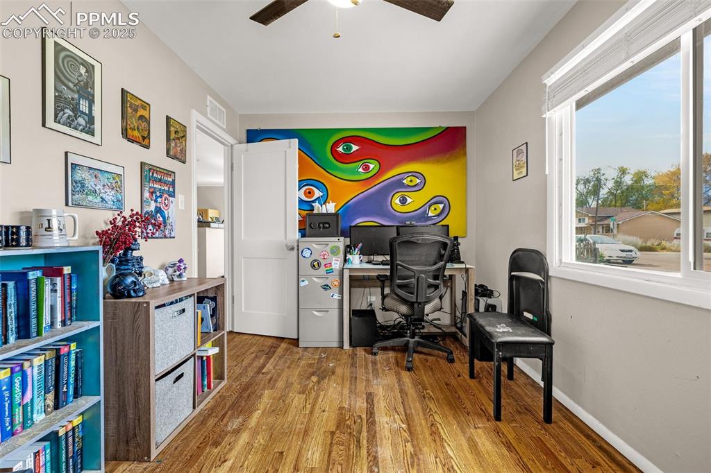 Image 11 of 29: Office