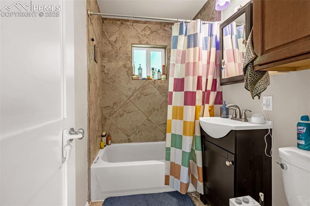 Image 12 of 29: Bathroom