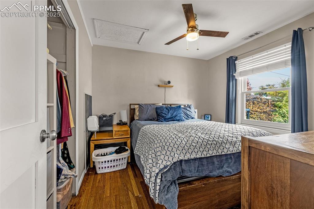 Image 6 of 29: Bedroom