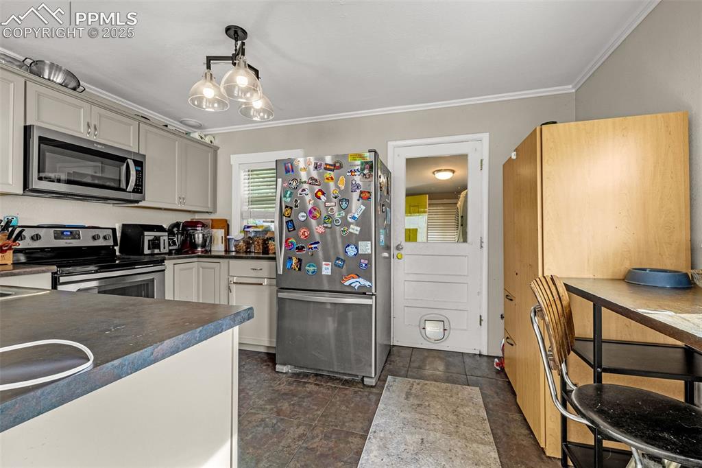 Image 7 of 29: Kitchen