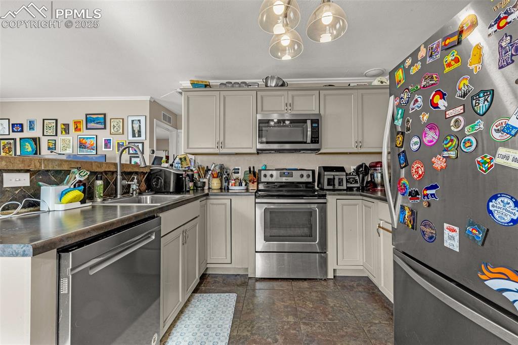 Image 8 of 29: Kitchen