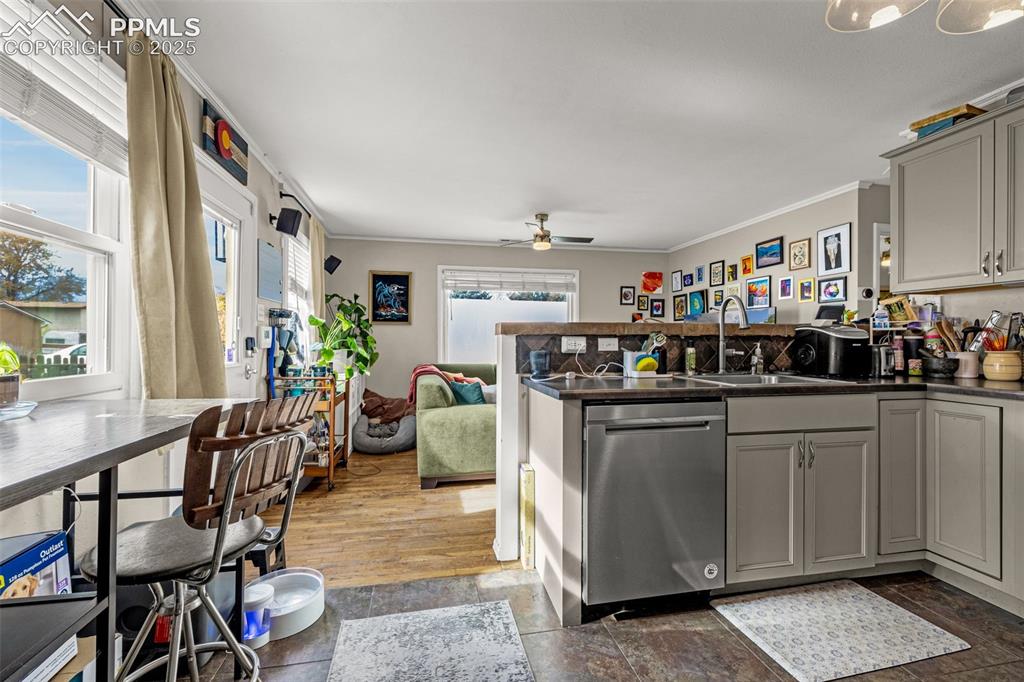 Image 9 of 29: Kitchen
