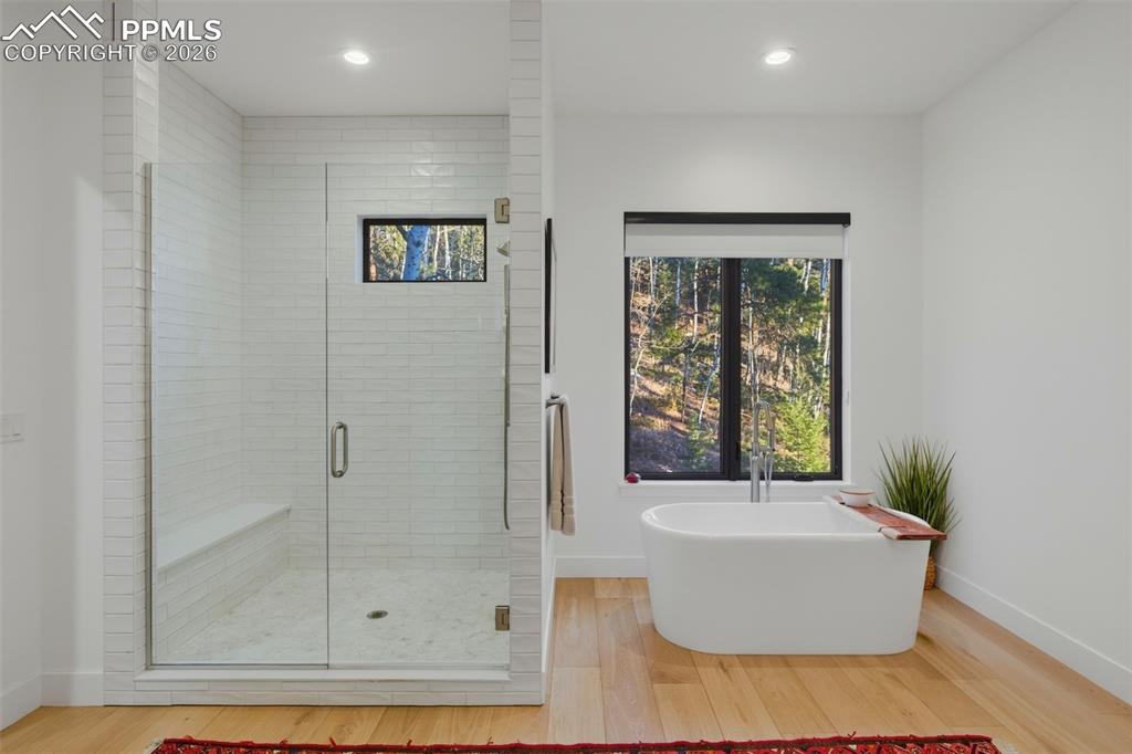 Image 20 of 50: Bathroom