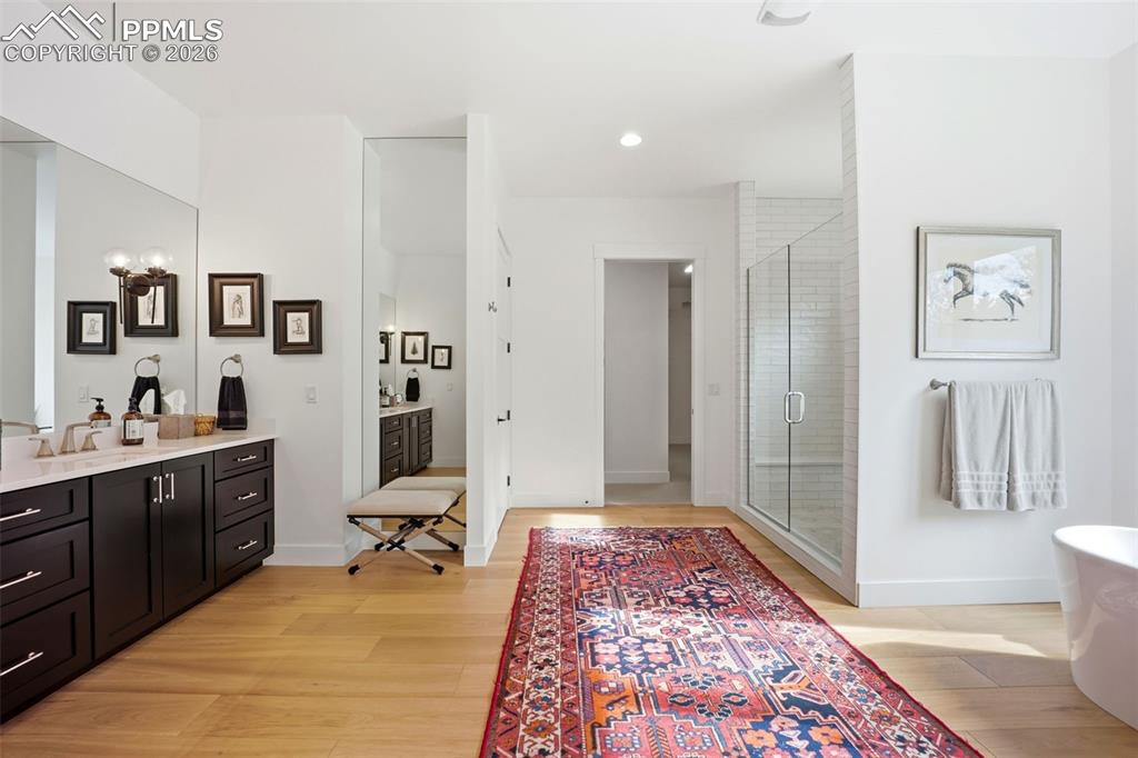 Image 21 of 50: Bathroom