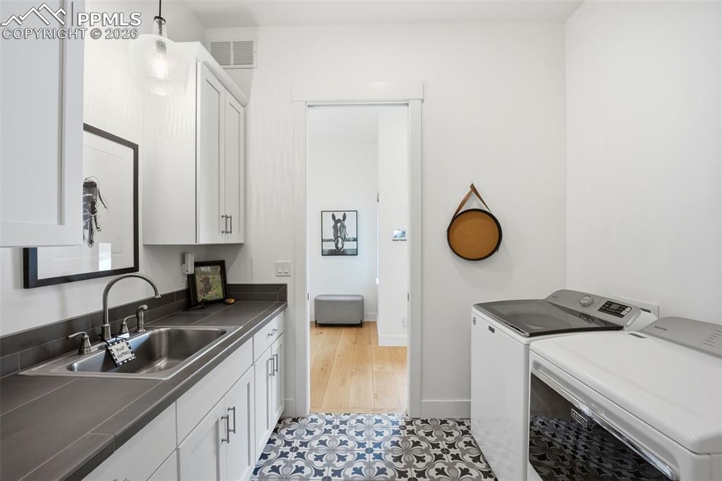 Image 23 of 50: Laundry