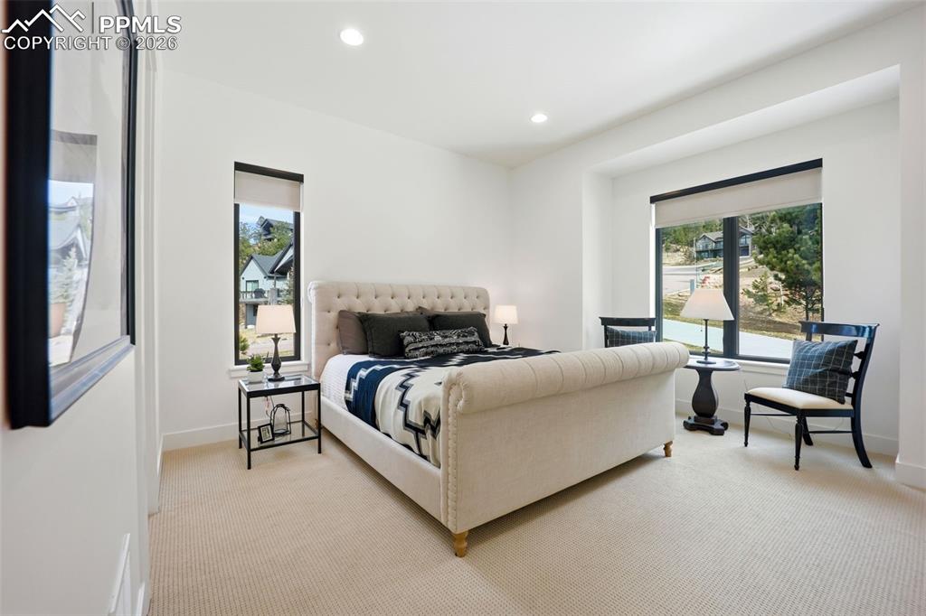 Image 29 of 50: Bedroom